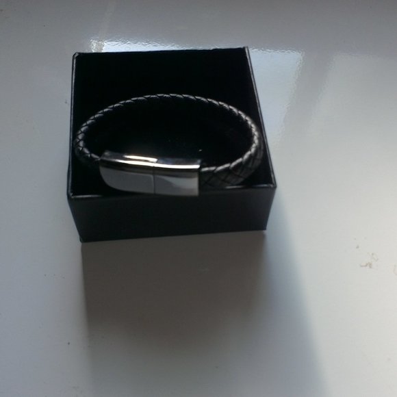 Host pick!!    NWT          recharger Small Bracelet NWT - Picture 1 of 6